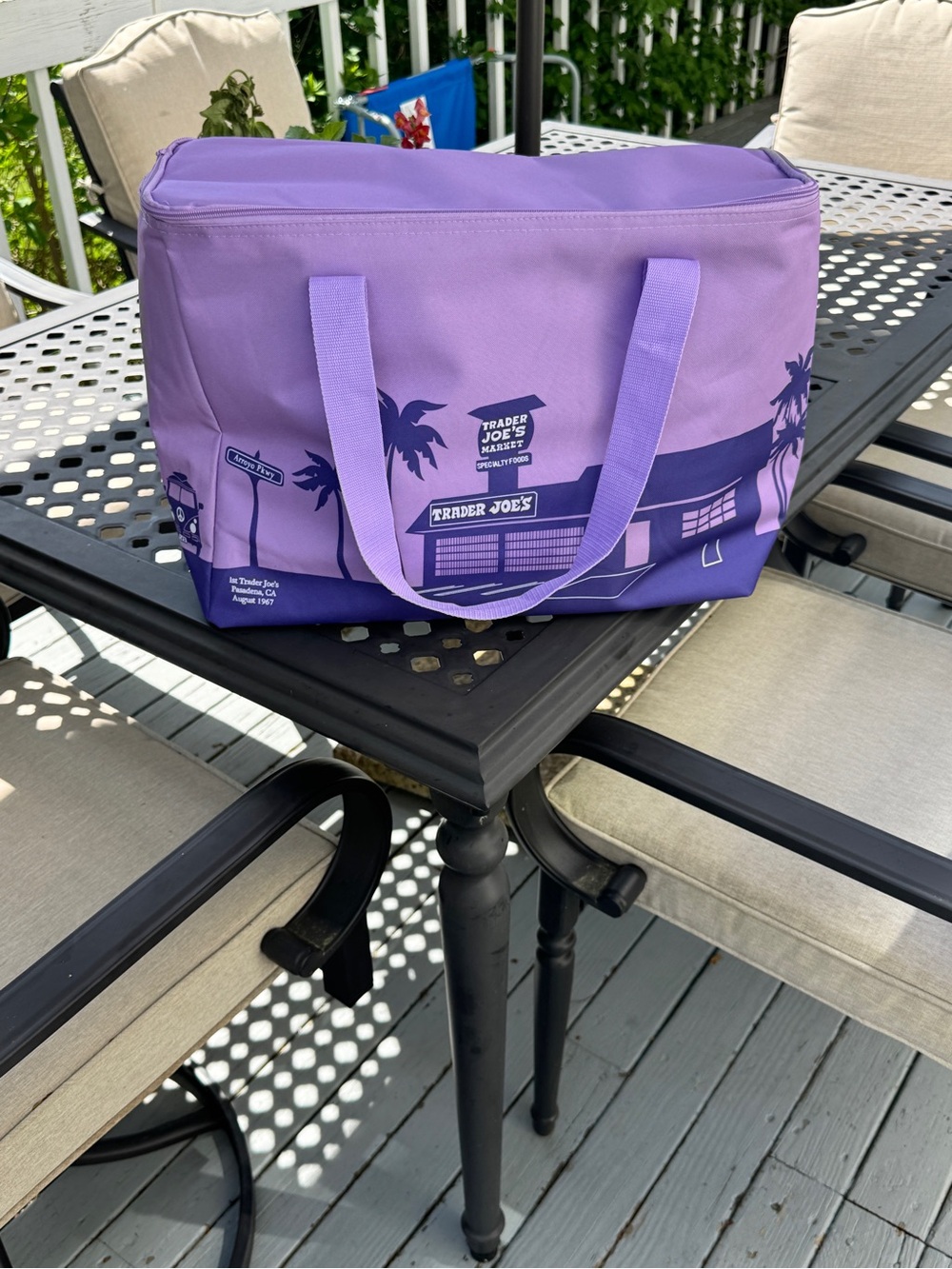 Trader Joe’s Lavender Purple Large Insulated Cooler Tote Bag Rare Reusable - Picture 2 of 8